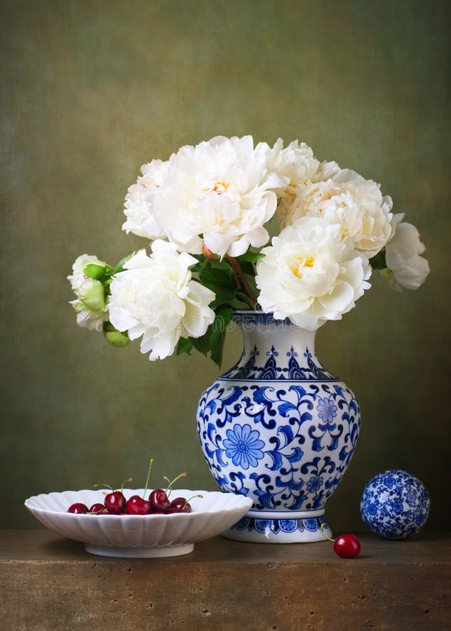 Still life with white peonies