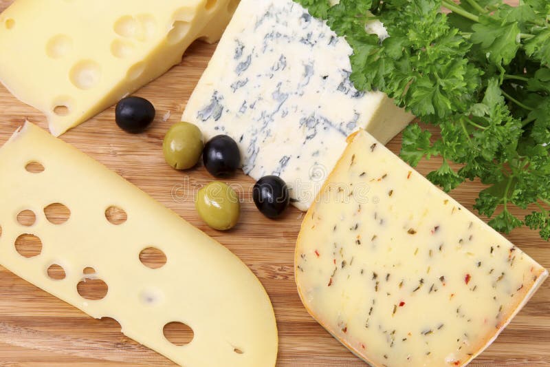 Stilleben av olika typer av ost