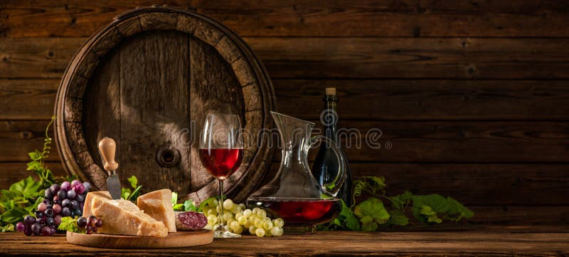 Stilleven met glas rode wijn