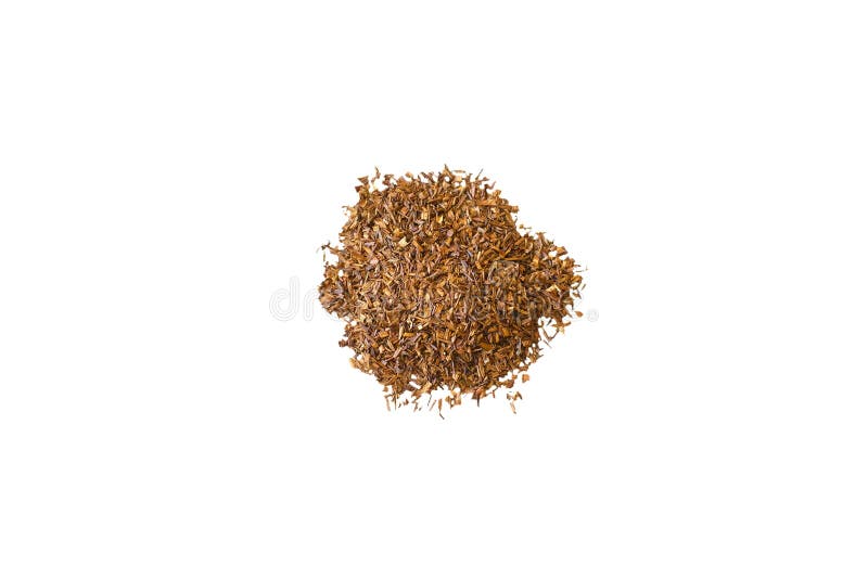 Stillleben mit einem Stapel von Rooibos-Teeblättern zerstreute auf eine Tabelle, lokalisiert auf weißem Hintergrund stockfotografie Stillleben mit einem Stapel von Rooibos-Teeblättern zerstreute auf eine Tabelle, lokalisiert auf weißem Hintergrund stockfotografie