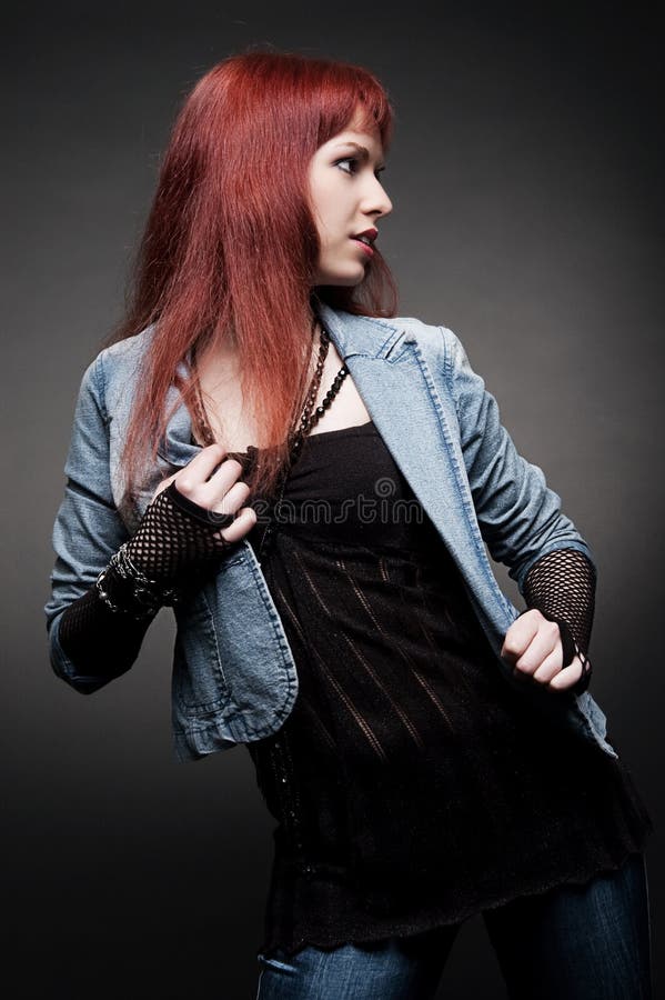 Stilvolle Frau in der Baumwollstoffjacke stockbild Stilvolle Frau in der Baumwollstoffjacke stockbild