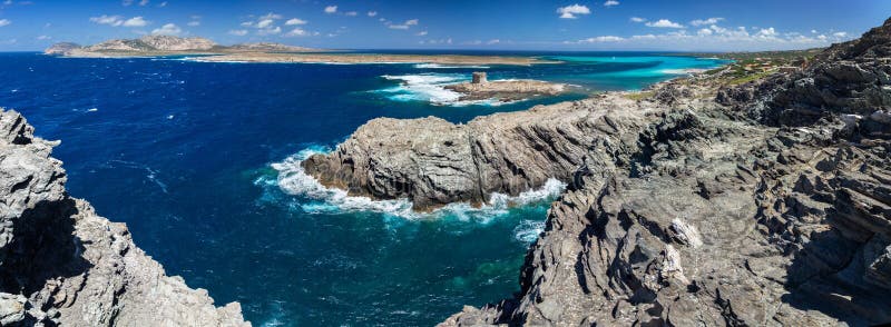 Stintino και νησί Asinara στοκ εικόνα με δικαίωμα ελεύθερης χρήσης Stintino και νησί Asinara στοκ εικόνα με δικαίωμα ελεύθερης χρήσης