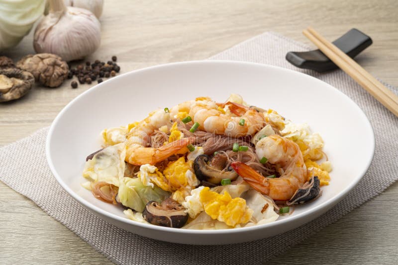 Stir Fried Brown Rice Vermicelli with Prawns ,eggs ,cabbage and Dried