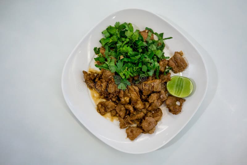 Stir-fried cortó el cerdo con ajo imagen de archivo libre de regalías Stir-fried cortó el cerdo con ajo imagen de archivo libre de regalías