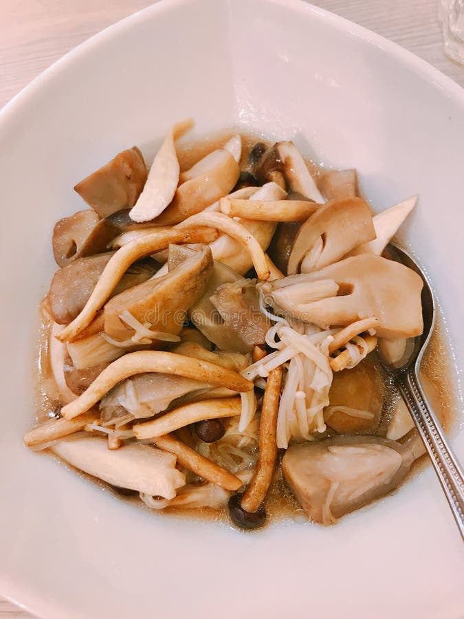 Stir fried mezcló la seta con la salsa de la ostra foto de archivo Stir fried mezcló la seta con la salsa de la ostra foto de archivo