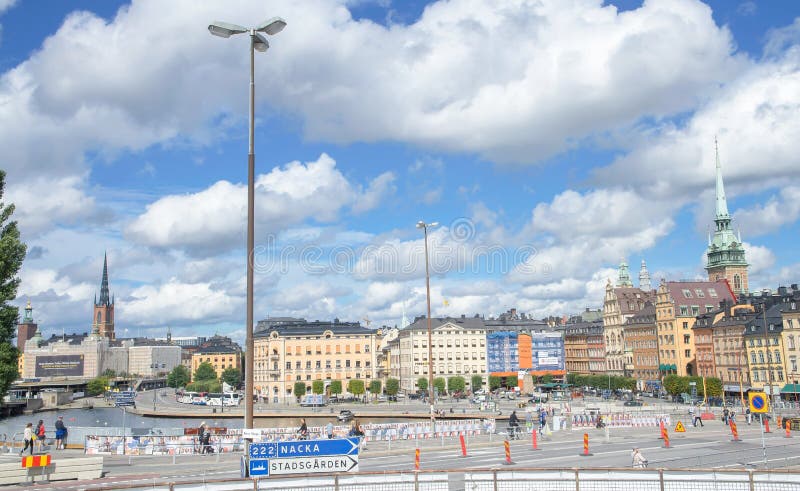 Stockholm, Zweden - Augustus 18, 2014 - Toneel de zomerpanorama van de Oude Stad (Gamla Stan) in Stockholm, Zweden royalty-vrije stock foto Stockholm, Zweden - Augustus 18, 2014 - Toneel de zomerpanorama van de Oude Stad (Gamla Stan) in Stockholm, Zweden royalty-vrije stock foto