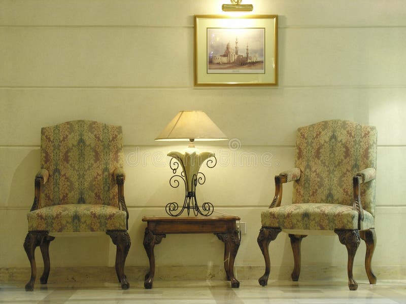 Stoelen. lamp. hotel stock afbeelding Stoelen. lamp. hotel stock afbeelding