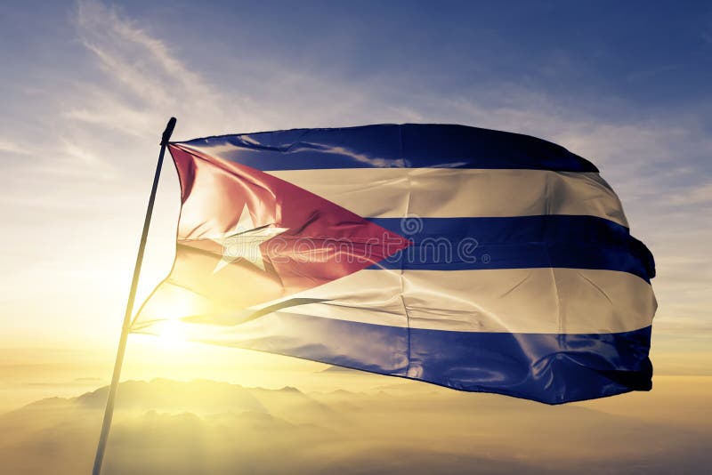 Stof die van de de vlag textieldoek van Cuba de nationale op de bovenkant golven royalty-vrije illustratie Stof die van de de vlag textieldoek van Cuba de nationale op de bovenkant golven royalty-vrije illustratie