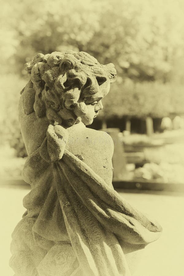 sunlight statua pietra amore custode