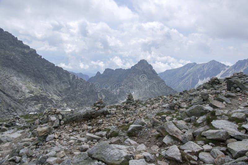 Kamenné mohyly v Tatrách na Slovensku, harmonie a rovnováha pod horou Rysy