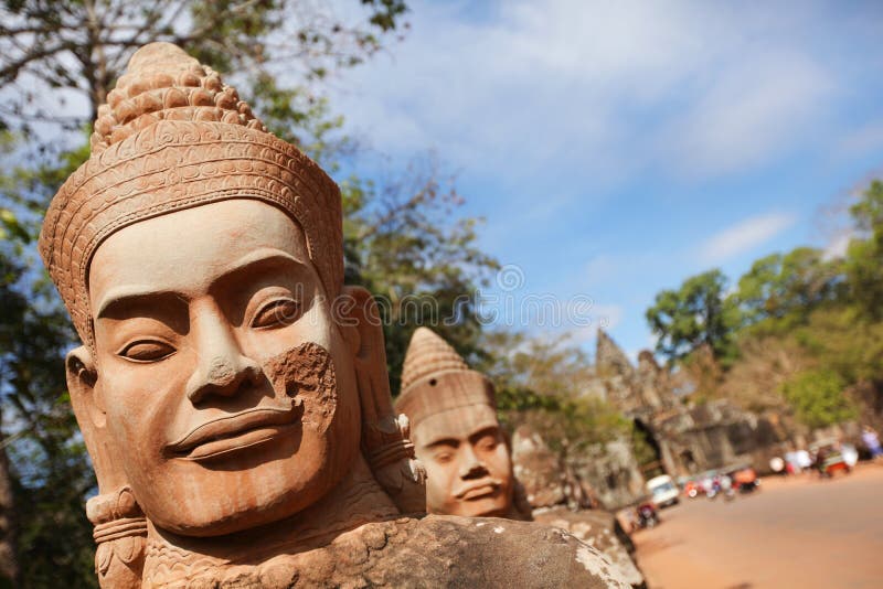 Stone face soldiers protecting Bayon temple, Angko