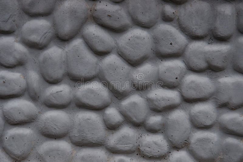 Stone fence with round decorative stones