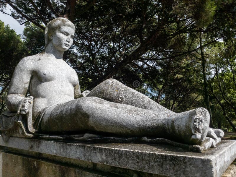 A nude woman in Lisbon