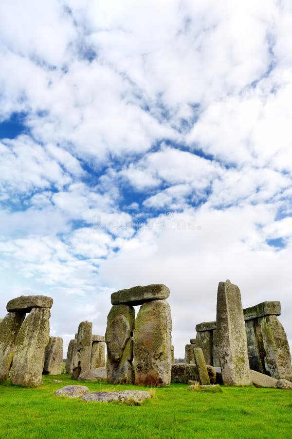 Stonehenge, una delle meraviglie del mondo e del monumento preistorico più noto in Europa, situate nel Wiltshire, l'Inghilterra fotografie stock Stonehenge, una delle meraviglie del mondo e del monumento preistorico più noto in Europa, situate nel Wiltshire, l'Inghilterra fotografie stock