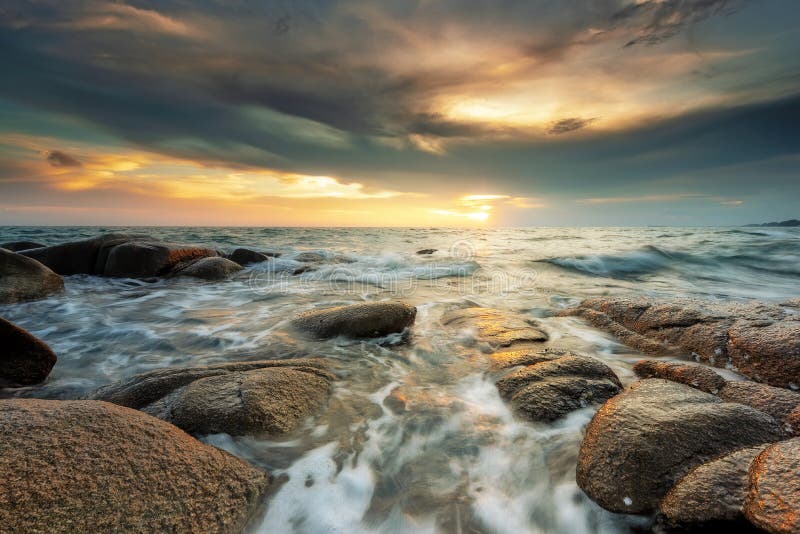 Rocky beach Wallpaper 4K, Sunset, Seascape, Coastline