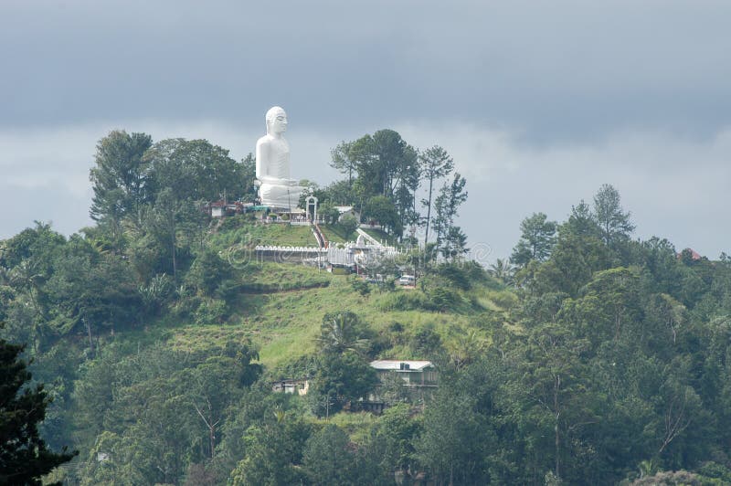 Stor Buddha överst av kullen på Kandy arkivfoto Stor Buddha överst av kullen på Kandy arkivfoto