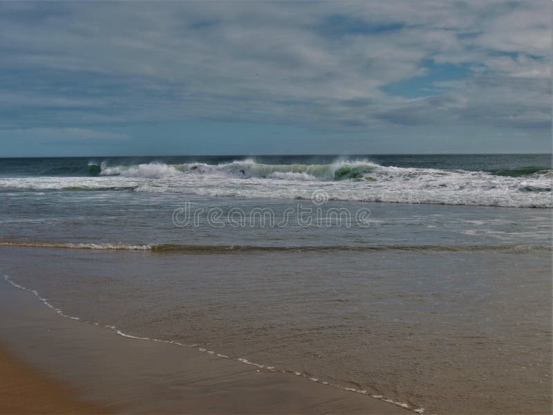 Stor våg på udde Hatteras royaltyfri foto