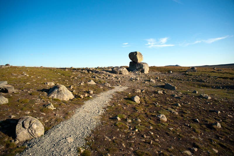 Stora stenblock på bergplatån Valdresflye, Jotunheimen arkivbild