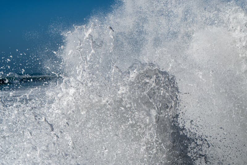 Stora vågor i Atlanticet Ocean - perfekt bränning i öknen av Marocko, Afrika royaltyfria foton Stora vågor i Atlanticet Ocean - perfekt bränning i öknen av Marocko, Afrika royaltyfria foton