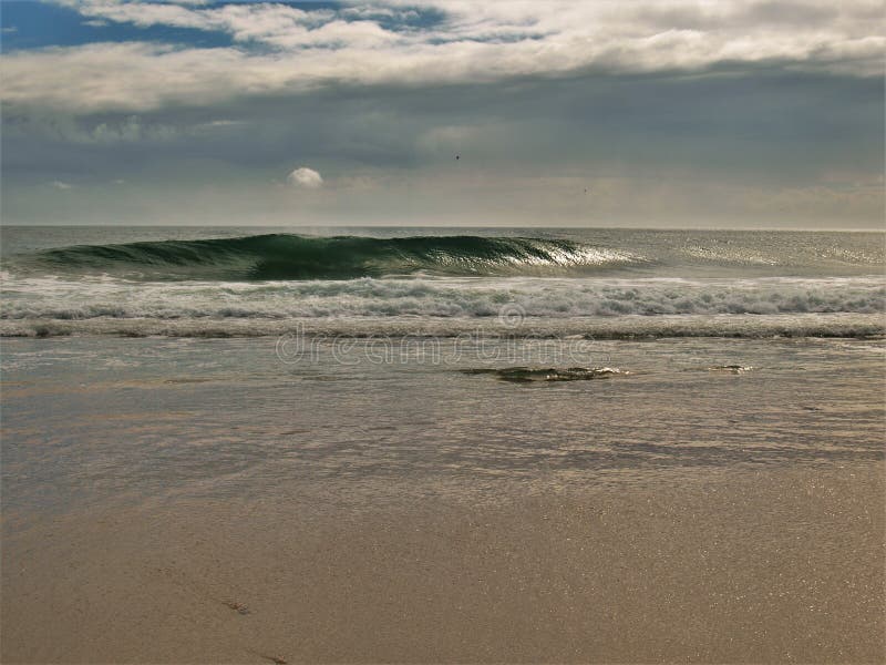 Stora vågor på udde Hatteras arkivbilder