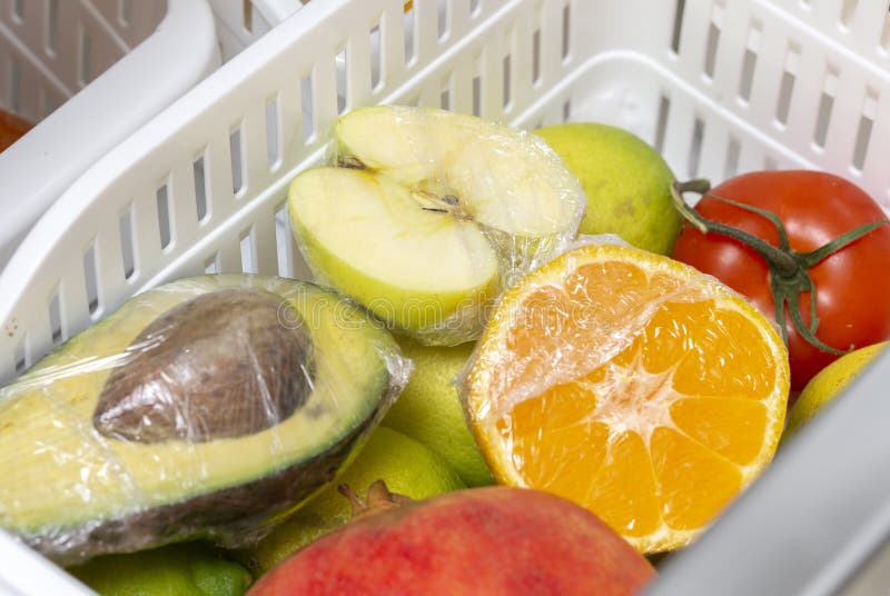 Storage of Fruits and Vegetables with Stretch Film in the Refrigerator
