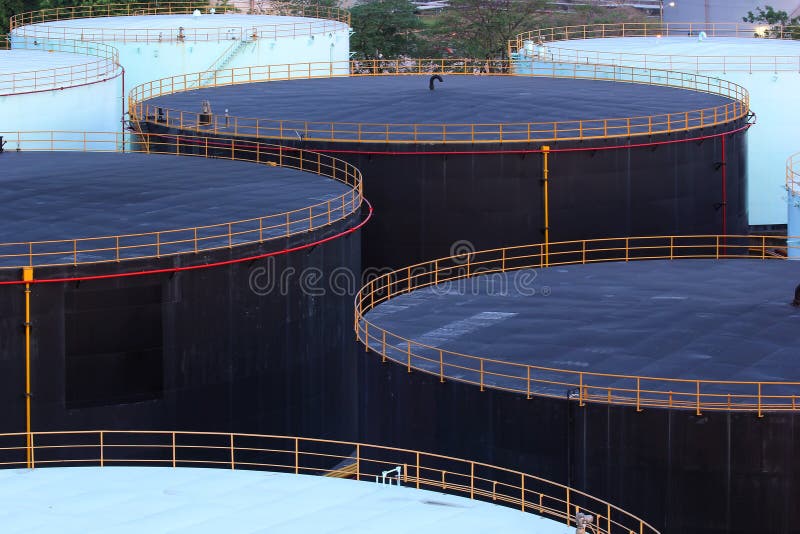 Storage oil tanks