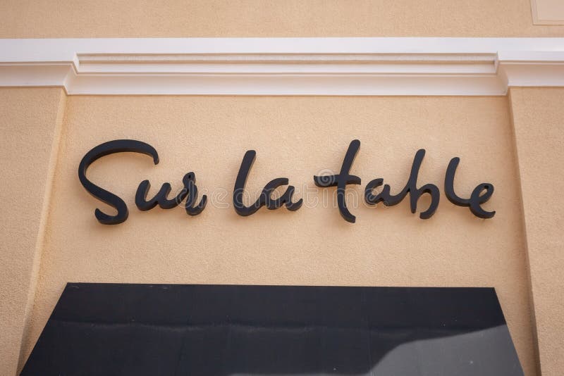 Sur La Table store sign editorial photo. Image of chain 156793931