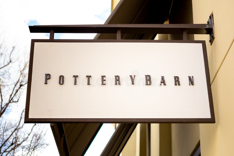 Pottery barn store hi-res stock photography and images - Alamy