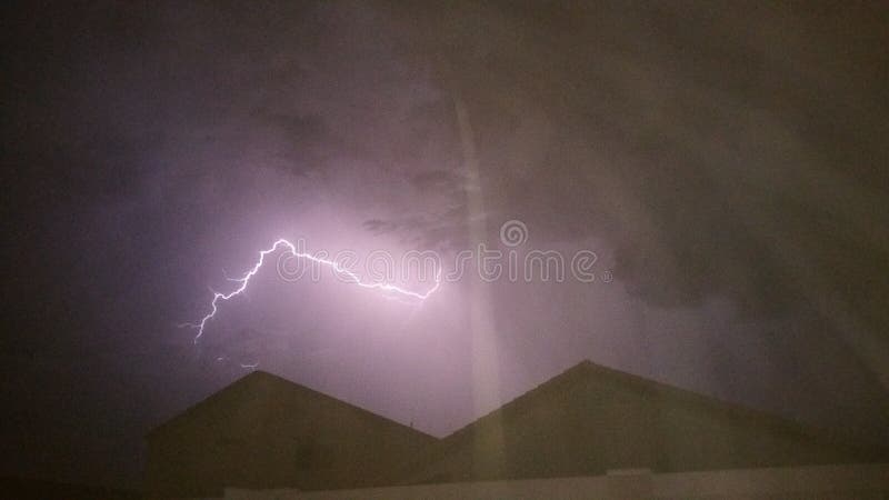 Storende regen bliksemweergevaar stock foto's