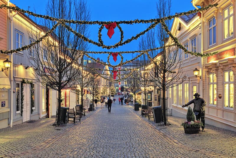 Storgatanstraat in Liseberg-park met Kerstmisdecoratie royalty-vrije stock foto's Storgatanstraat in Liseberg-park met Kerstmisdecoratie royalty-vrije stock foto's