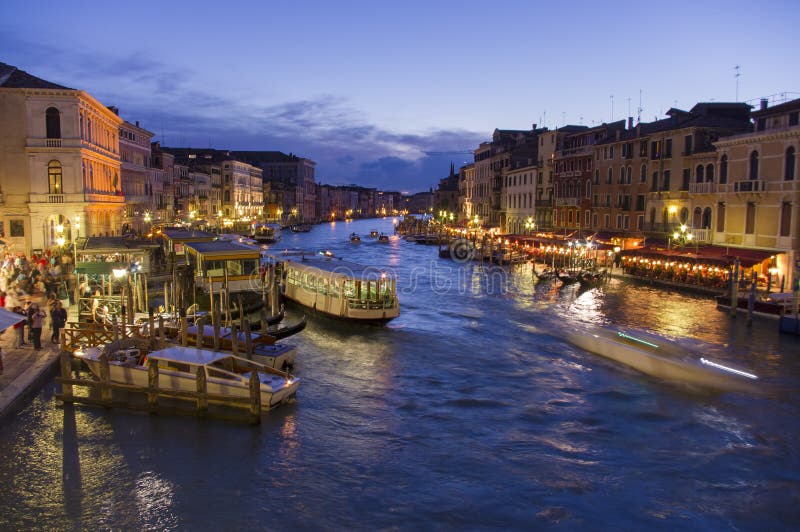 Storslagen kanal i venice, Italien arkivfoton Storslagen kanal i venice, Italien arkivfoton