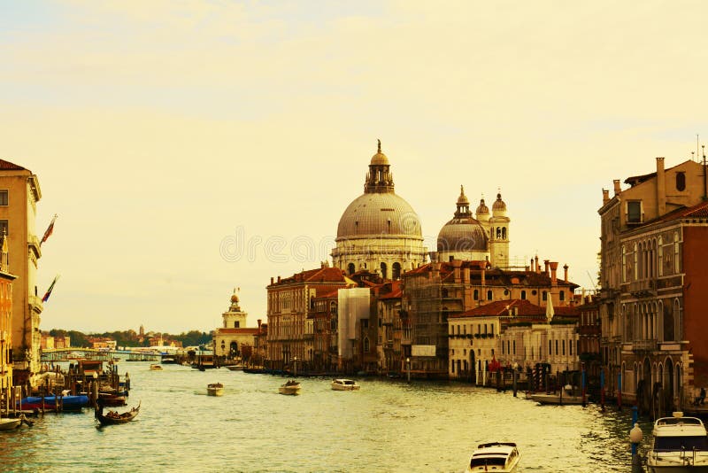 Storslagen kanal i venice, Italien royaltyfria bilder Storslagen kanal i venice, Italien royaltyfria bilder