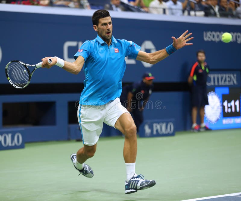 Storslagen Slam för tolv gånger mästare Novak Djokovic av Serbien i handling under hans kvartsfinalmatch på US Open 2016 arkivfoto