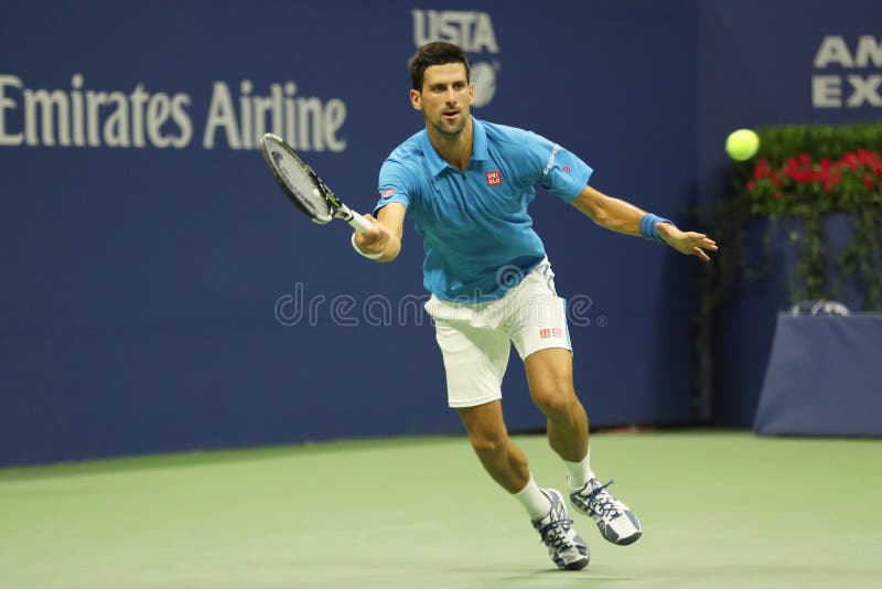 Storslagen Slam för tolv gånger mästare Novak Djokovic av Serbien i handling under hans kvartsfinalmatch på US Open 2016 royaltyfri bild