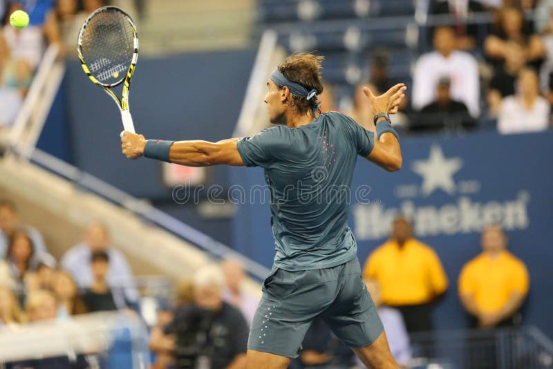 Storslagen Slam för tolv gånger mästare Rafael Nadal under den andra runda matchen på US Open 2013 royaltyfri fotografi