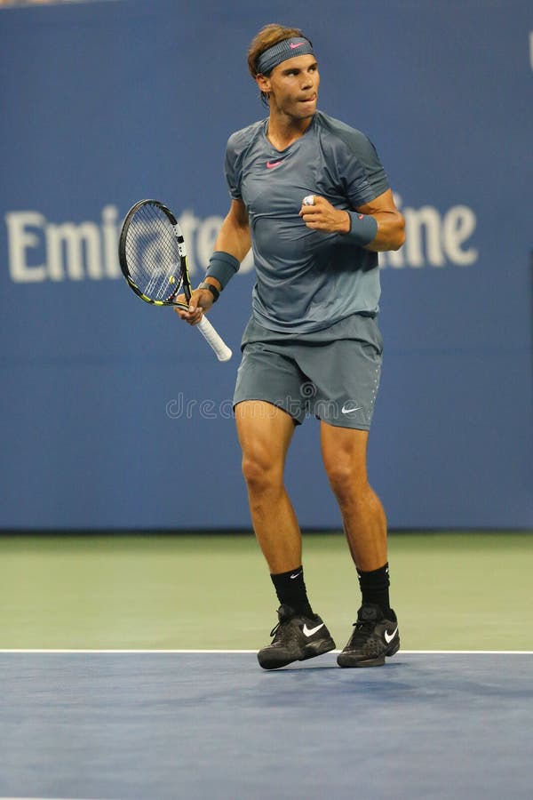 Storslagen Slam för tolv gånger mästare Rafael Nadal under den andra runda matchen på US Open 2013 arkivfoton