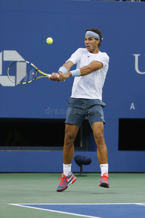 Storslagen Slam för tolv gånger mästare Rafael Nadal under hans semifinalmatch på US Open 2013 arkivfoton