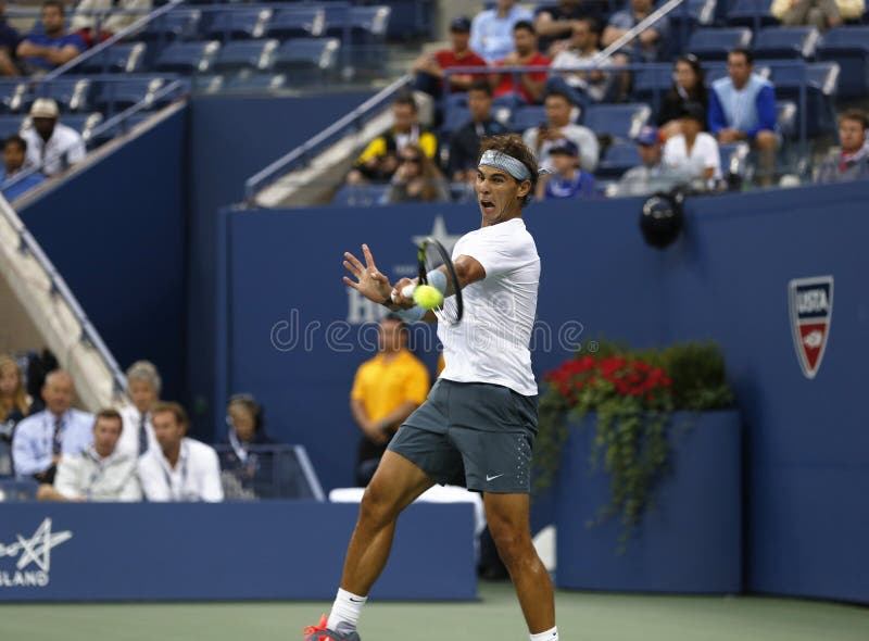 Storslagen Slam för tolv gånger mästare Rafael Nadal under hans semifinalmatch på US Open 2013 mot Richard Gasquet arkivfoton