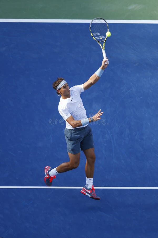 Storslagen Slam för tolv gånger mästare Rafael Nadal under semifinalmatch på US Open 2013 mot Richard Gasquet arkivfoto