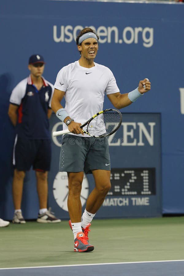 Storslagen Slam för tolv gånger mästare Rafael Nadal under semifinalmatch på US Open 2013 mot Richard Gasquet royaltyfri bild