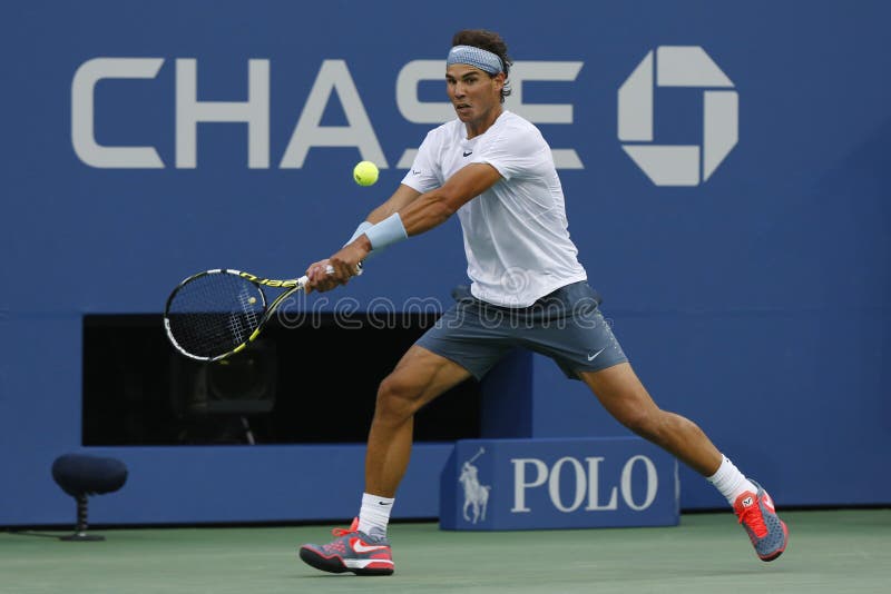 Storslagen Slam för tolv gånger mästare Rafael Nadal under semifinalmatch på US Open 2013 mot Richard Gasquet arkivbilder