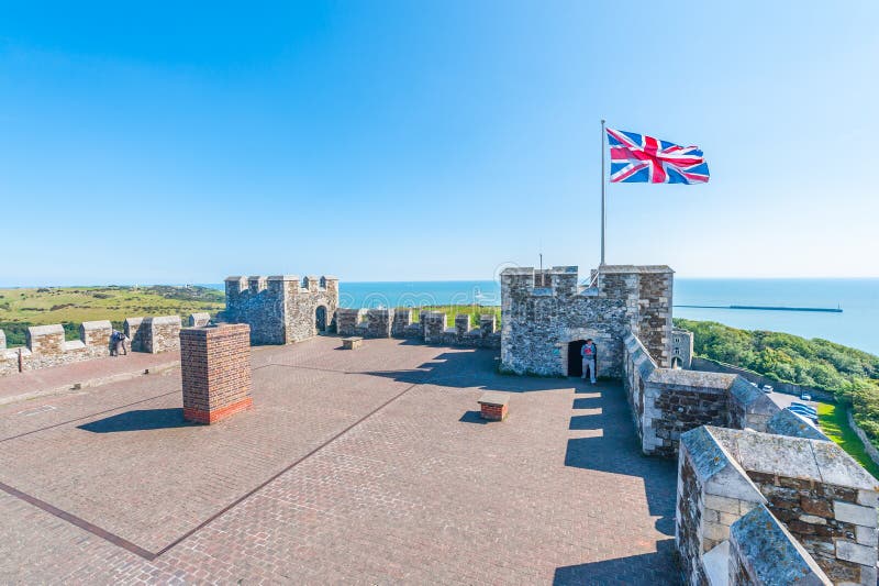 Stort torn på Dover Castle royaltyfri bild Stort torn på Dover Castle royaltyfri bild