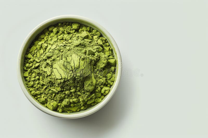 Stos w miseczce żywej zielonej herbaty matcha proszek z kopią ilustracji