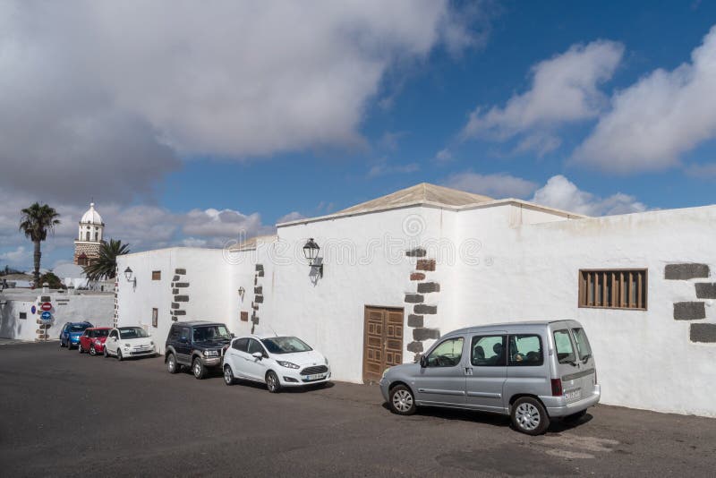 Straatmening van Teguise stad, Lanzarote Eiland, Spanje royalty-vrije stock afbeeldingen Straatmening van Teguise stad, Lanzarote Eiland, Spanje royalty-vrije stock afbeeldingen