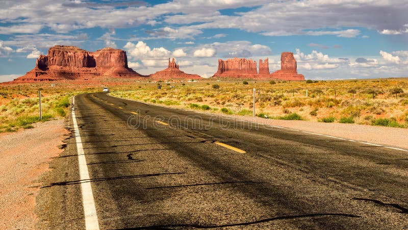 Strada americana alla valle del monumento, Arizona fotografie stock Strada americana alla valle del monumento, Arizona fotografie stock