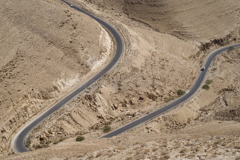 Strada attraverso le montagne jordan fotografia stock libera da diritti Strada attraverso le montagne jordan fotografia stock libera da diritti