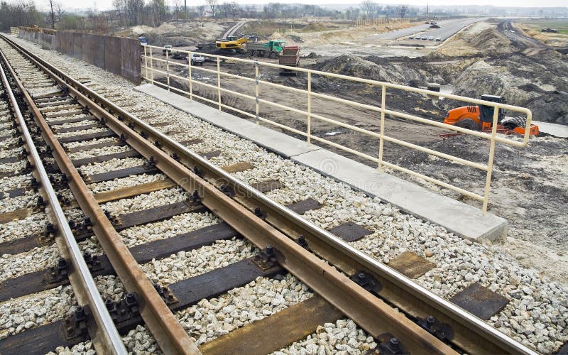 Strada e ferrovia in costruzione