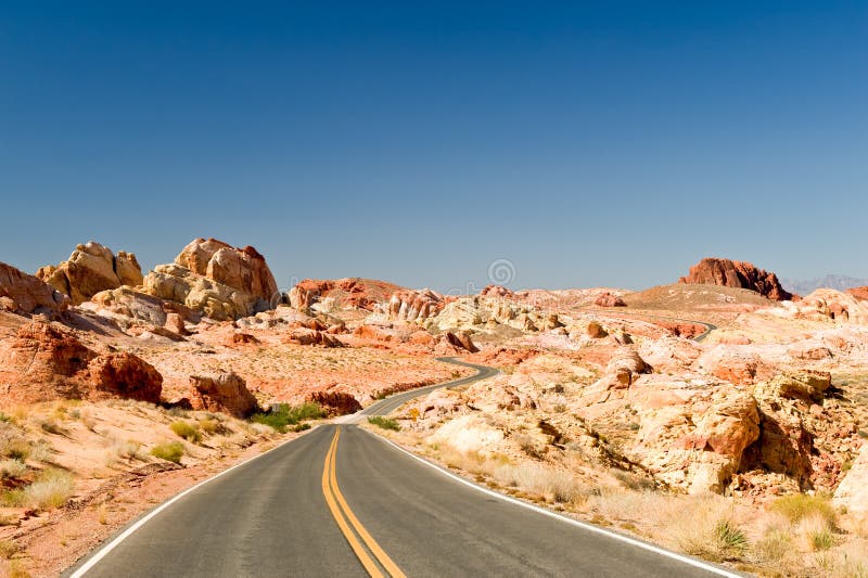 Strada principale abbandonata deserto