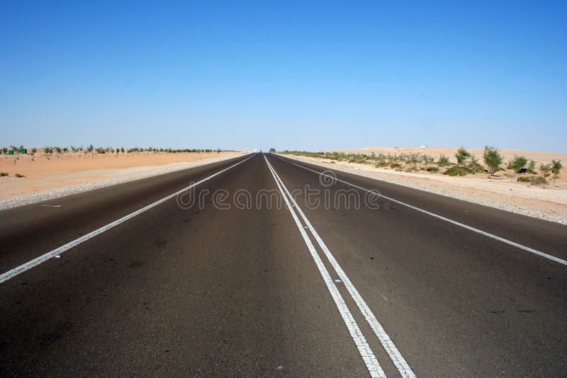 Strada principale attraverso il deserto