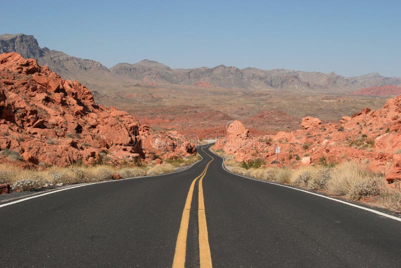 Strada principale del deserto immagine stock Strada principale del deserto immagine stock